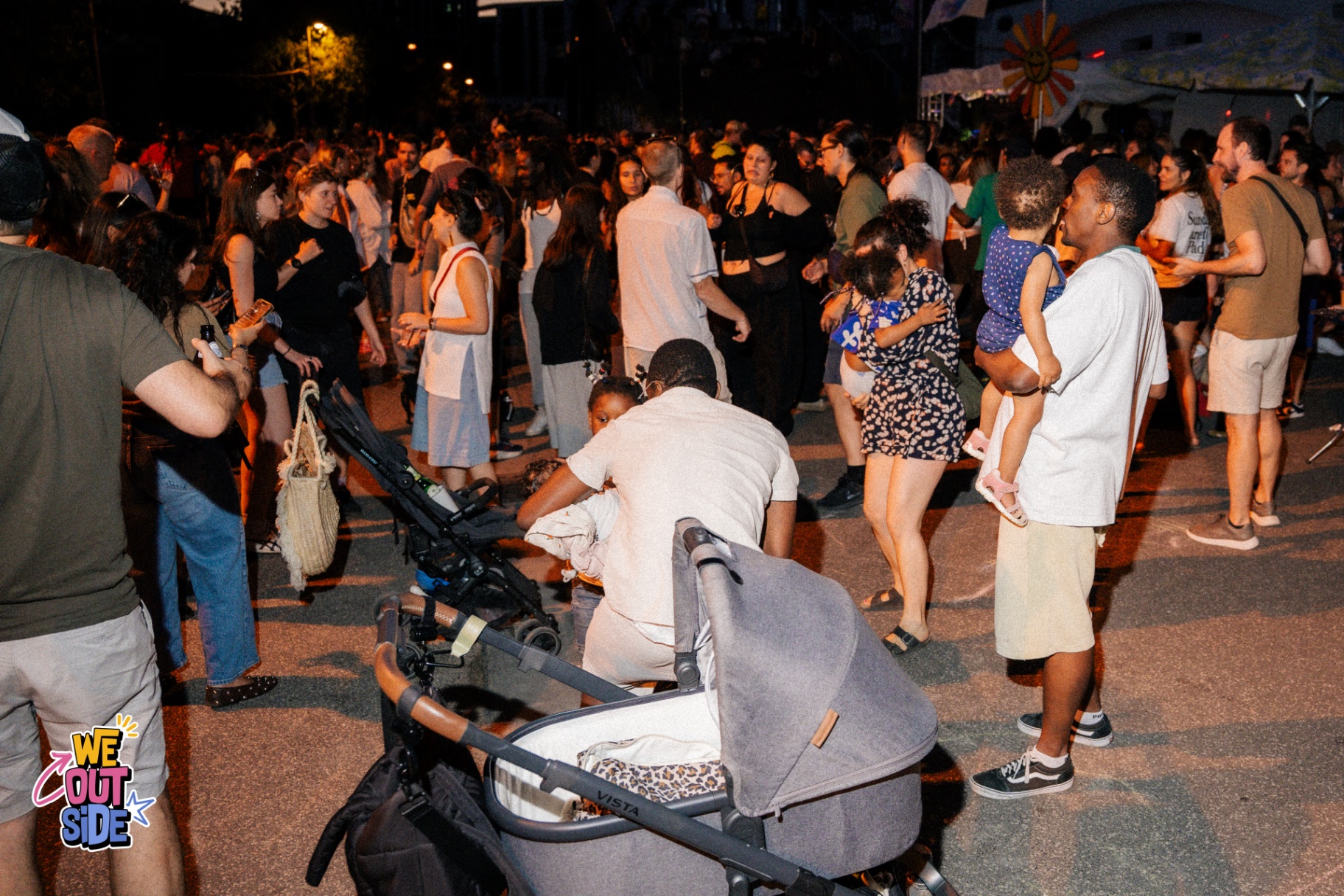 We.Outside Community – Menschen tanzen zusammen